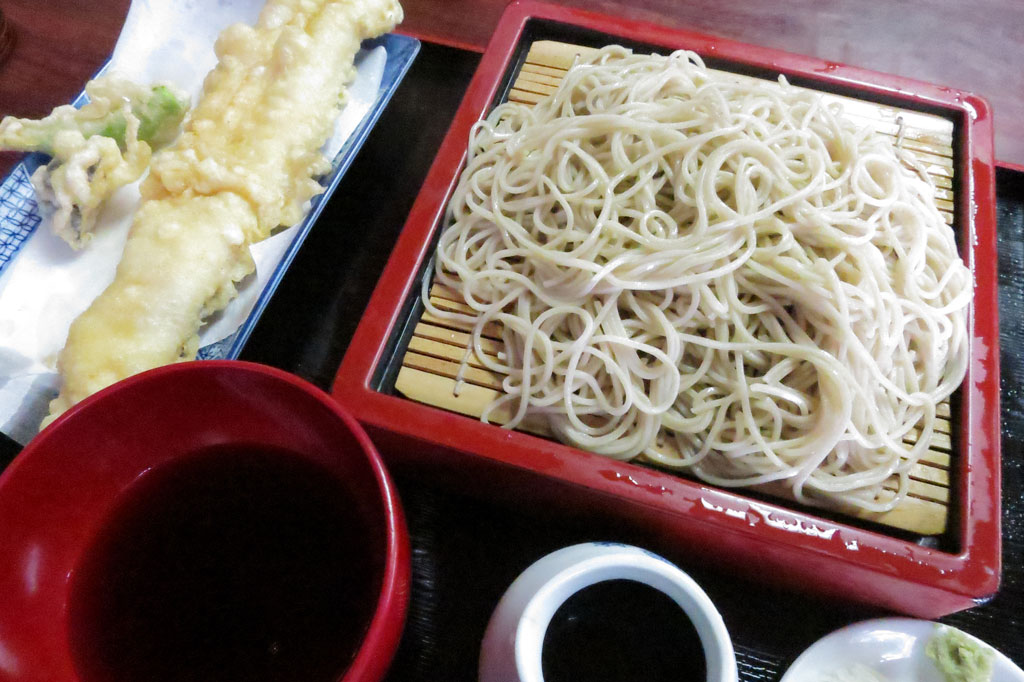 東京千代田区蕎麦店「神田錦町 更科」穴子天もり