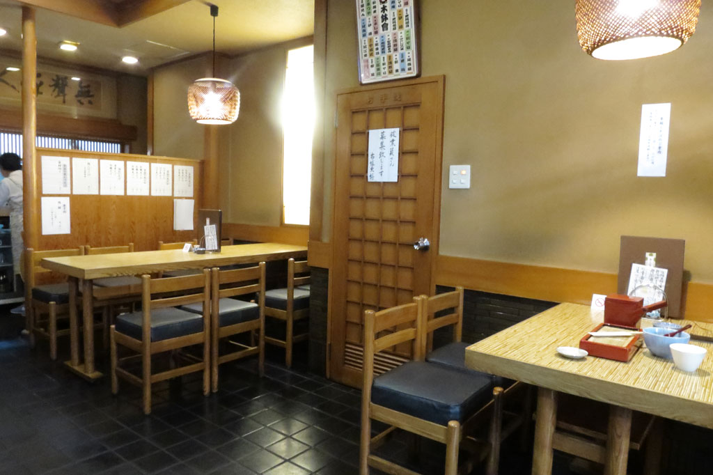 東京都中央区蕎麦店「築地 布垣更科」店内