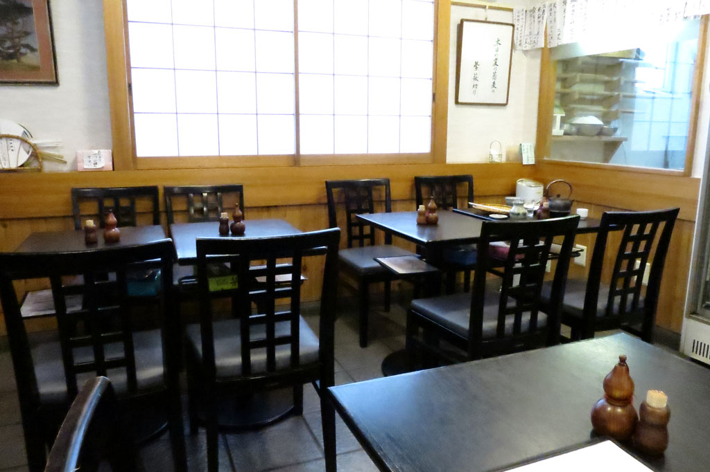 東京千代田区蕎麦店「松翁（まつおう）」店内