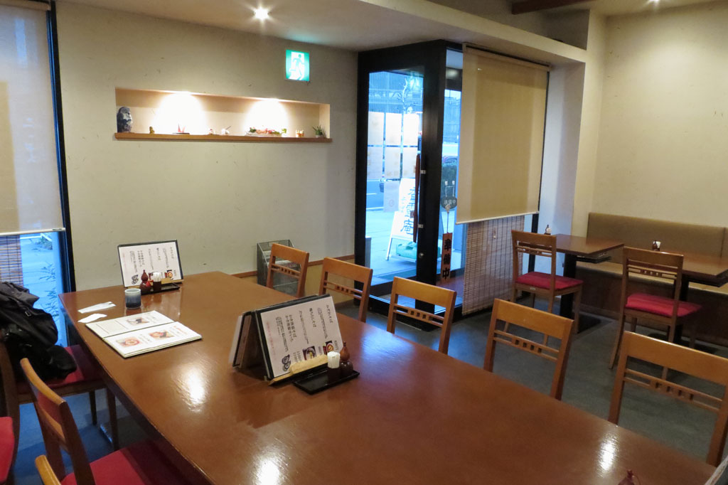 横浜市蕎麦店「香露庵(こうろあん)」店内