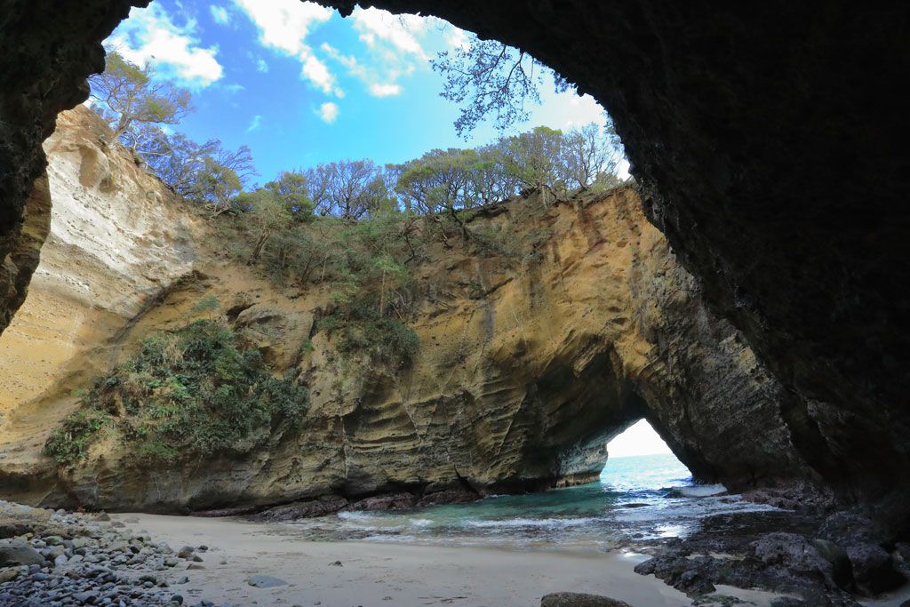 下田市近郊観光スポット　龍宮窟