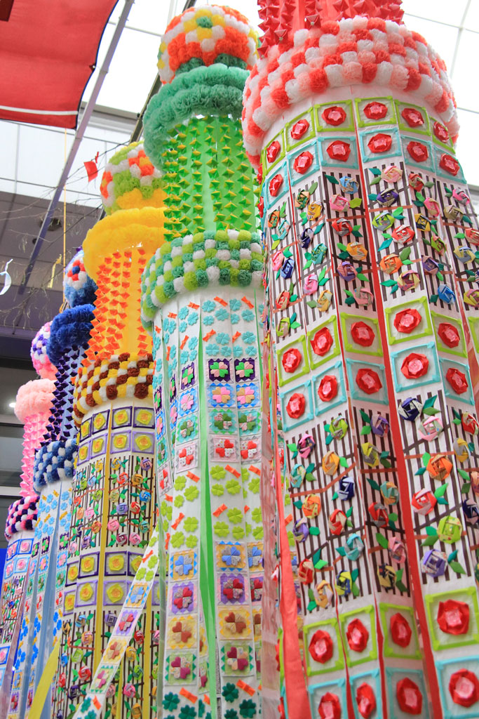 「仙台七夕まつり」高価な５本セットの笹飾り