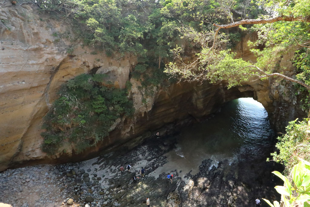 下田市「龍宮窟」上部遊歩道からの眺め