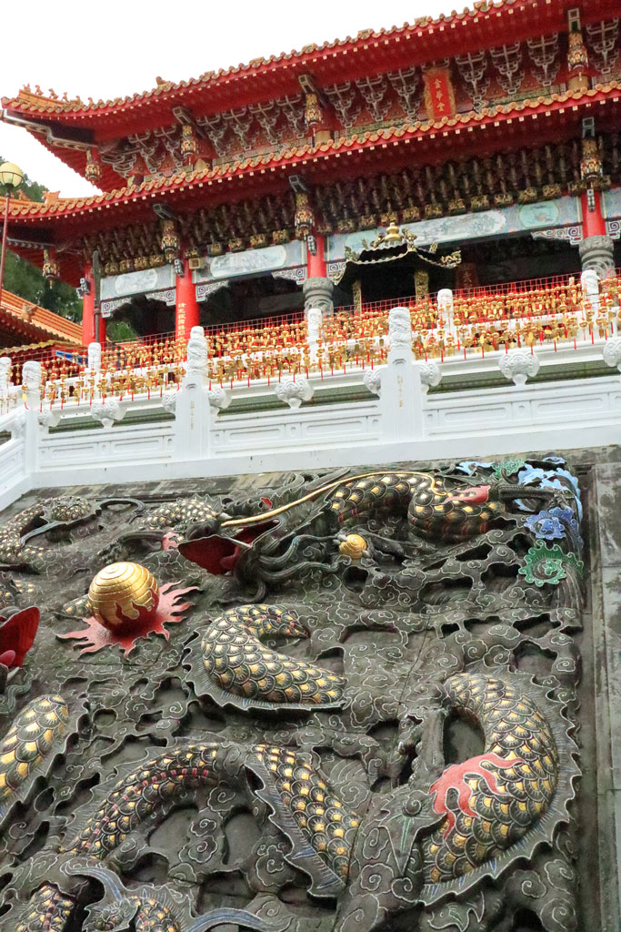 台湾紀行「文武廟」九頭の龍の彫刻