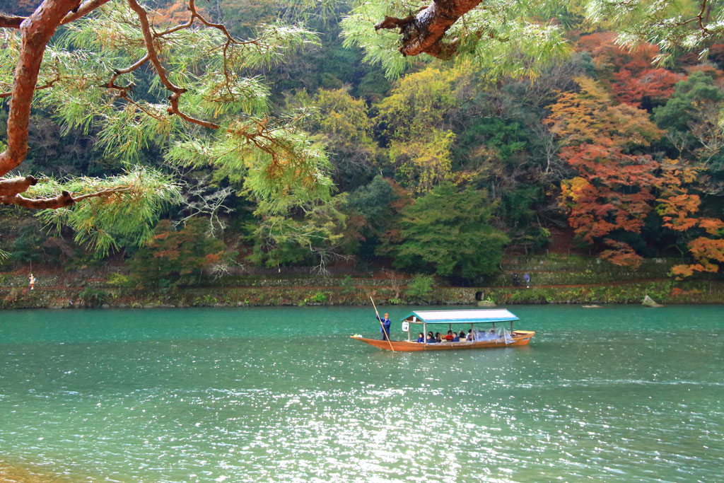 京都「嵐山」渡月橋丈量の遊覧船
