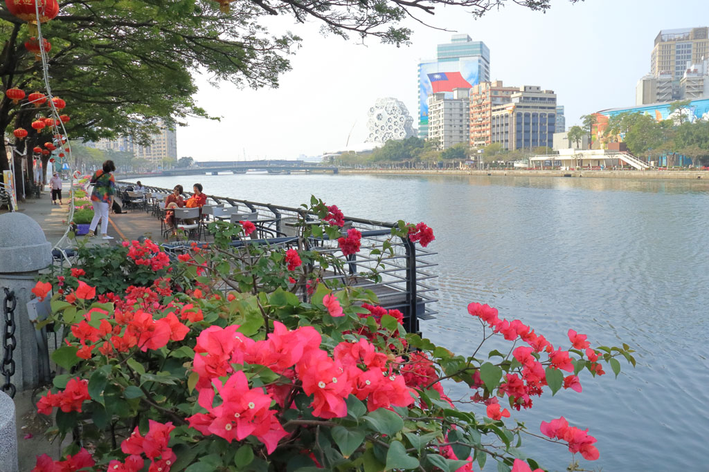 台湾高雄市「愛河河畔」花風景が心に残る愛河河畔
