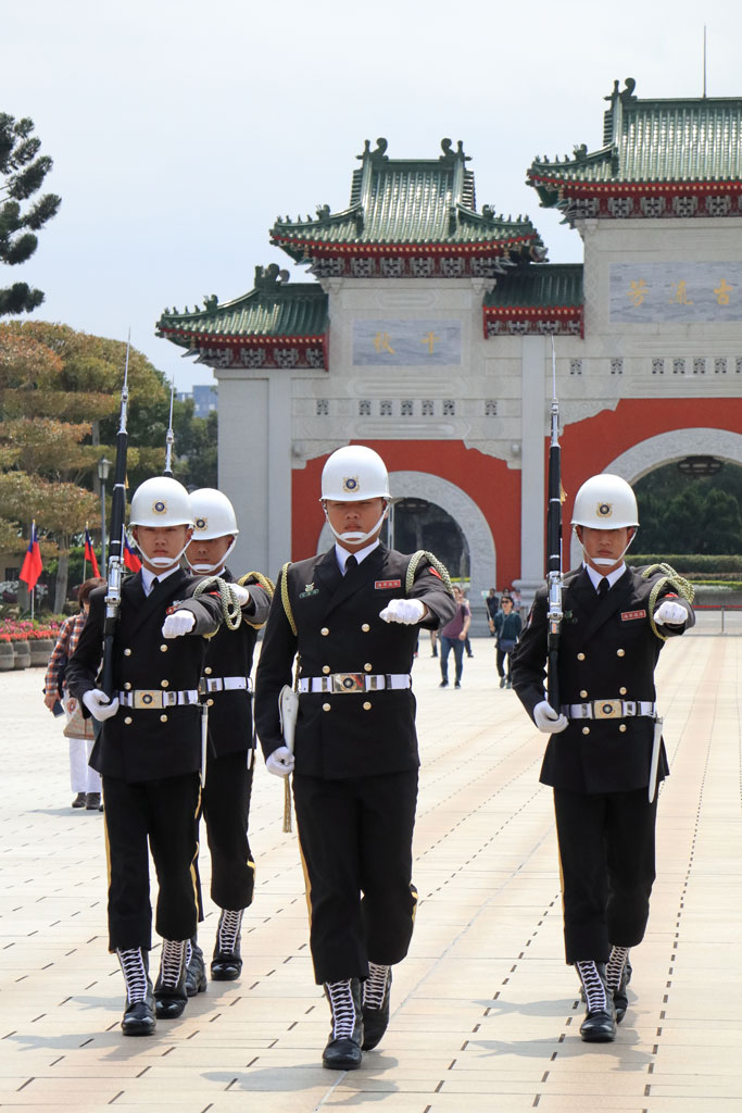 台湾台北市「国民革命忠烈祠」一糸乱れぬ衛兵の行進