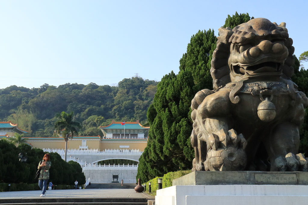 台湾紀行「故宮博物院」正門の獅子像