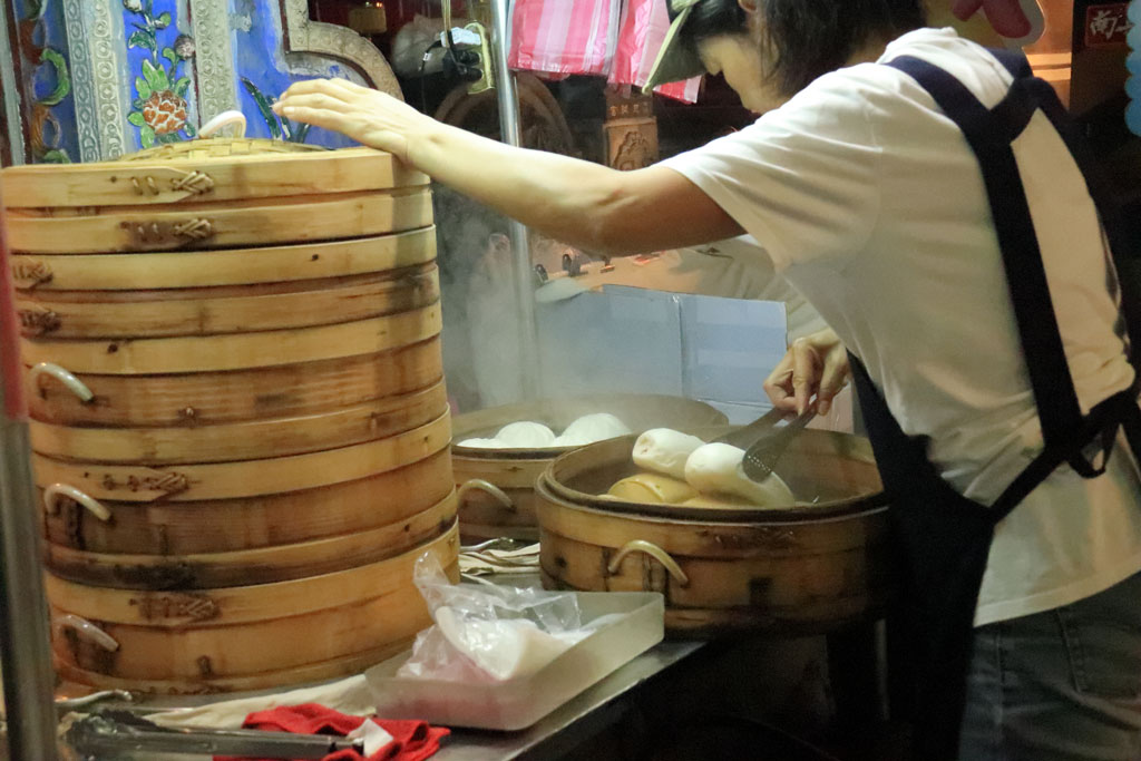 台湾紀行「士林夜市」肉包（肉まん）を購入した屋台