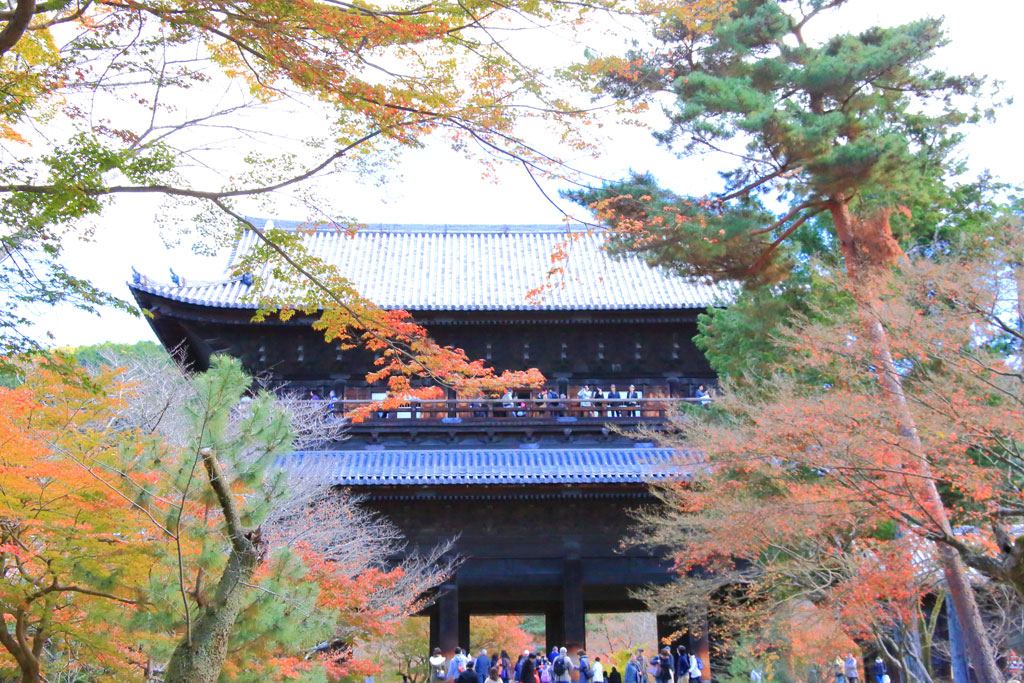 京都「南禅寺」紅葉の山門