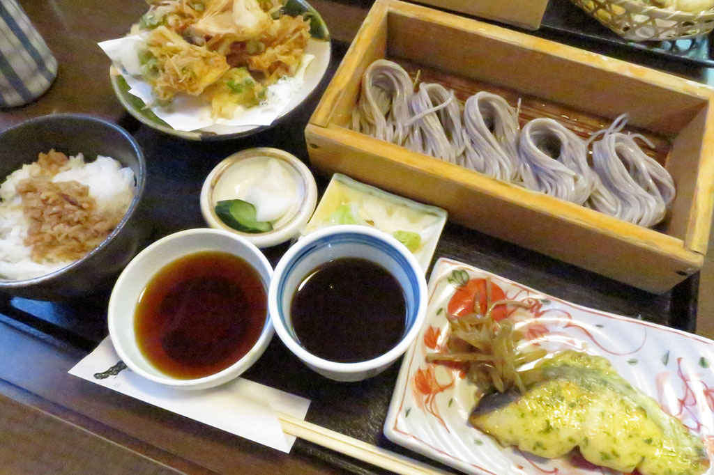 川崎市蕎麦店「蕎膳　楽」へぎそばのランチセット