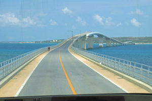宮古島諸島「伊良部島」本島側からの伊良部大橋