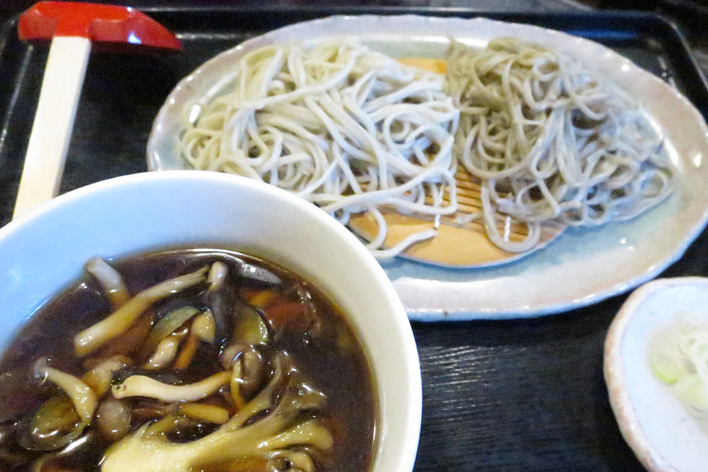 神奈川県秦野市蕎麦店「さか間」キノコせいろ