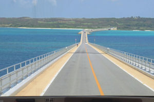 宮古島諸島「伊良部島」宮古ブルーに映える伊良部大橋