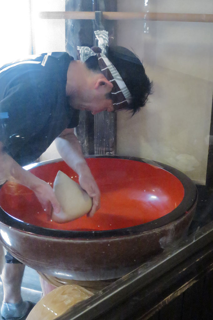 神奈川県秦野市蕎麦店「さか間」２．５キロの蕎麦玉完成