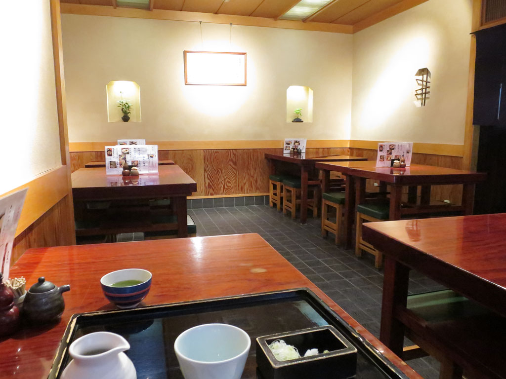 東京都港区蕎麦店「嘉一（かいち）」店内