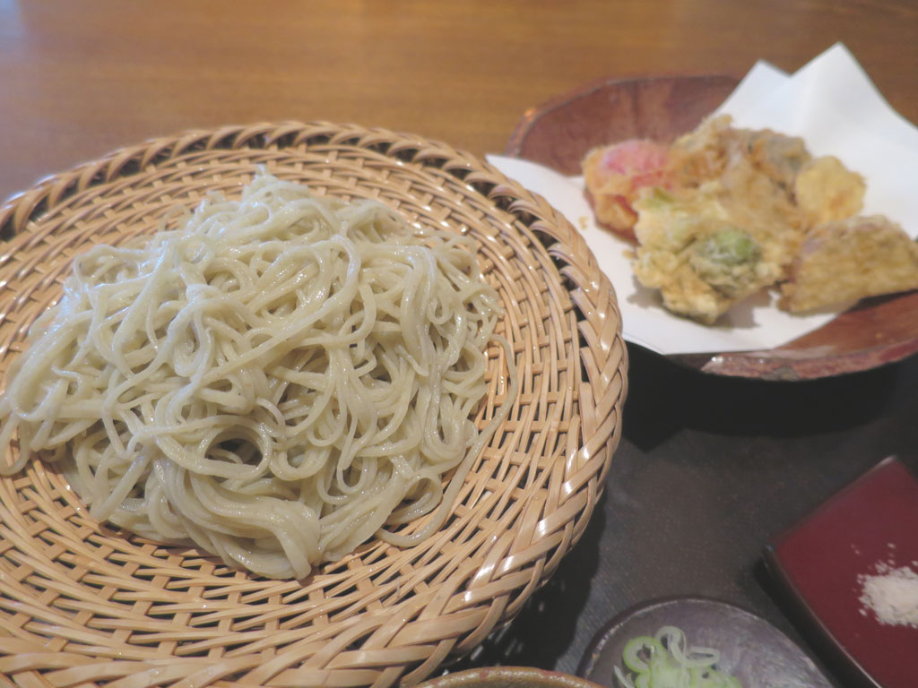 東京都世田谷区蕎麦店「玄そば　東風（こち）」野菜天もりせいろ