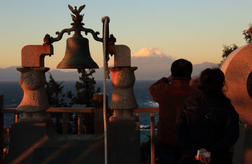 西伊豆「恋人岬」愛の鐘と富士