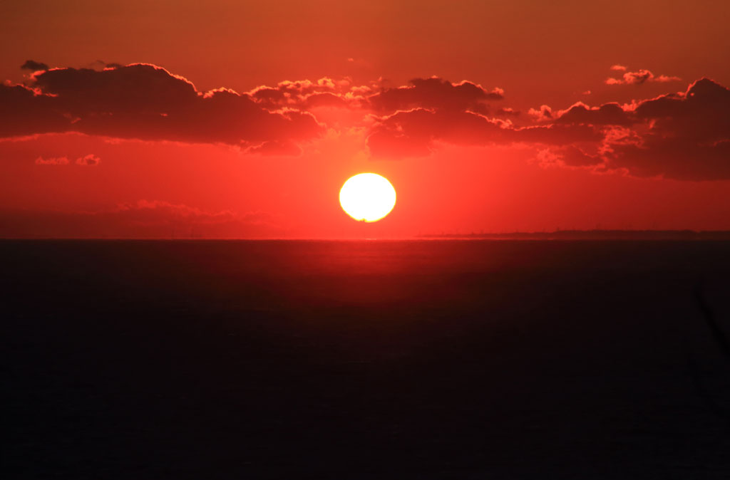 西伊豆「恋人岬」駿河湾に沈む夕日