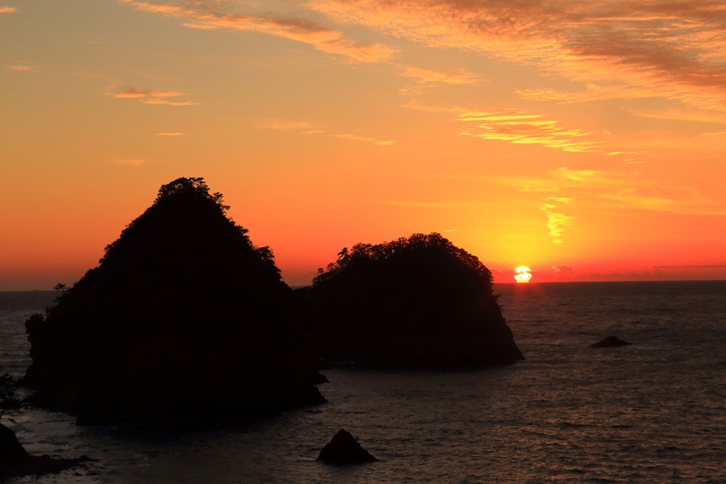 西伊豆「三四郎島」沈む夕日