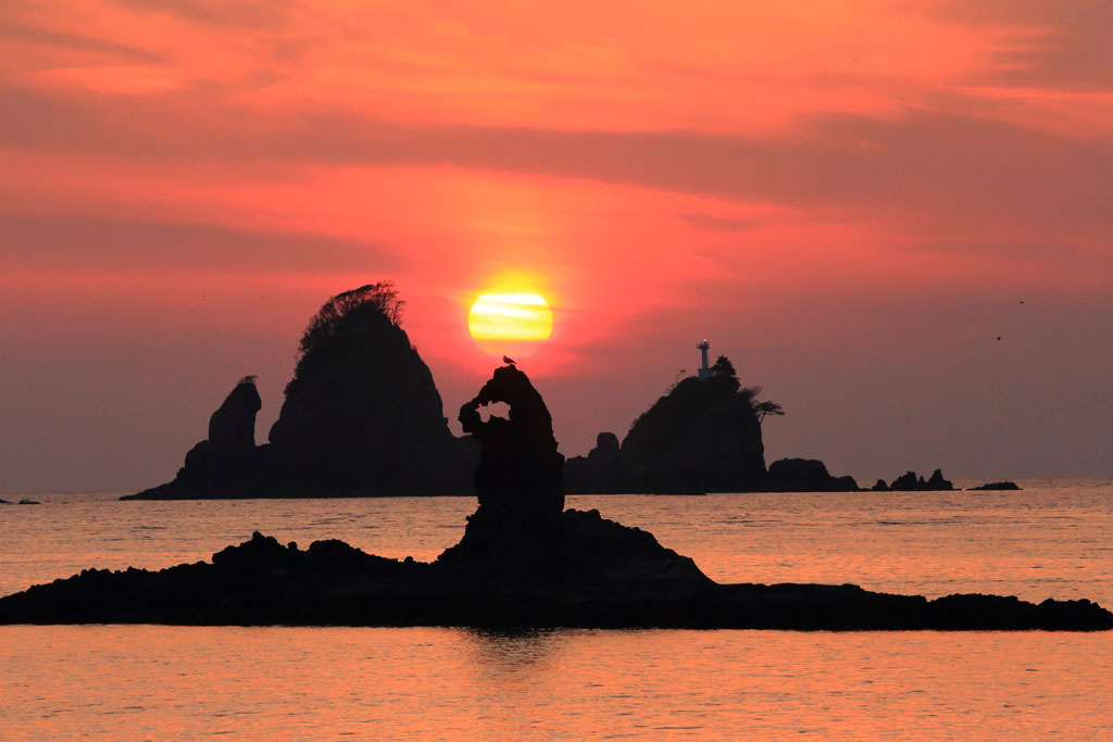 西伊豆「大田子海岸」ゴジラッチョに沈む夕日