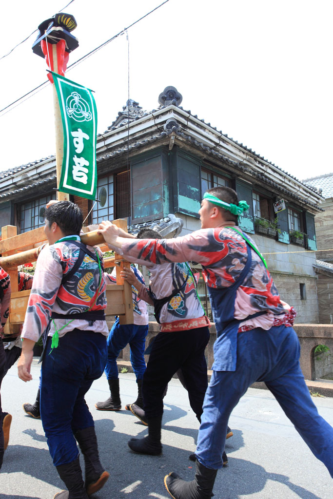 下田市「下田太鼓祭り」ペリーロードを練り歩く