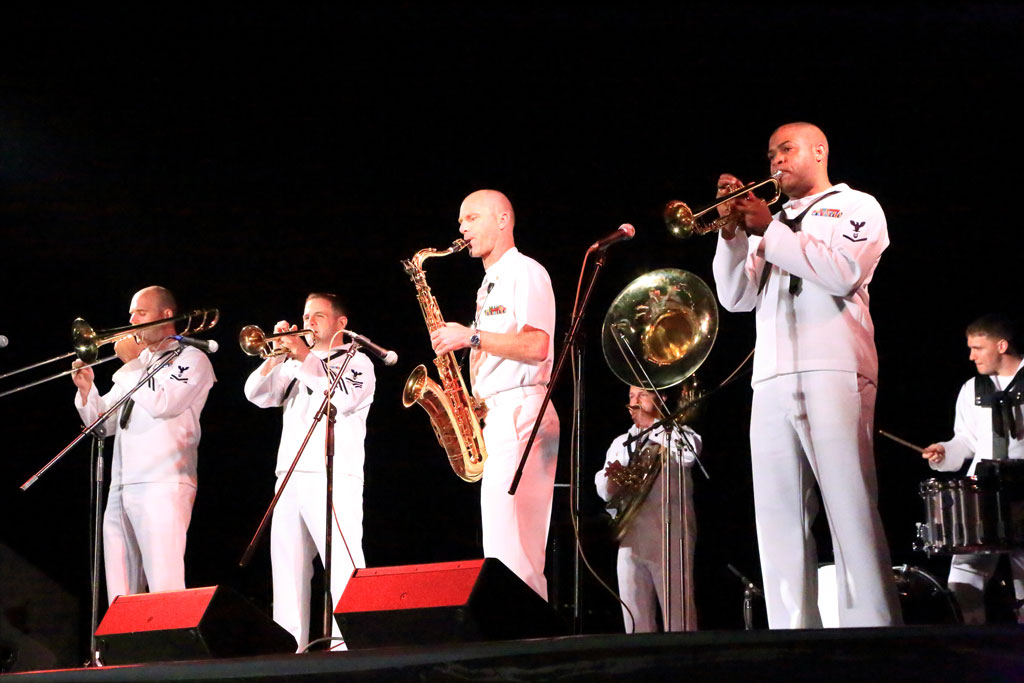 下田市「下田黒船祭」米軍の野外ステージ演奏