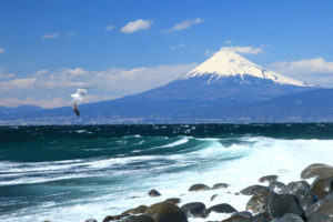 伊豆富士山絶景「沼津市戸田」駿河湾に浮か初冬の富士