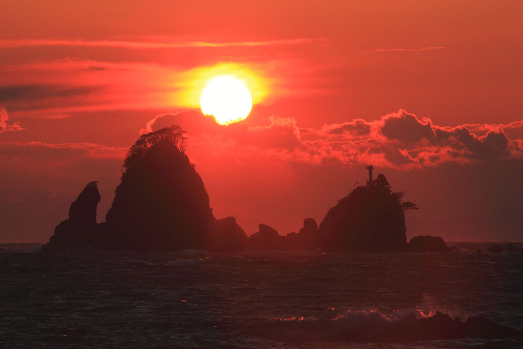 西伊豆「大田子海岸」３月の荒れた日の夕景