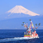 沼津市「大瀬まつり」祭り船の出航