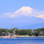 沼津市「大瀬まつり」富士山を背景にした祭り船