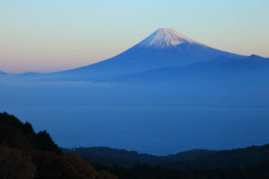 伊豆富士山絶景「達磨山」朝焼けに染まり始めた富士