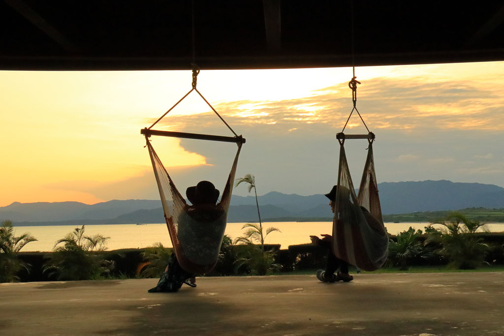八重山諸島「小浜島」夕暮れのひと時を憩う