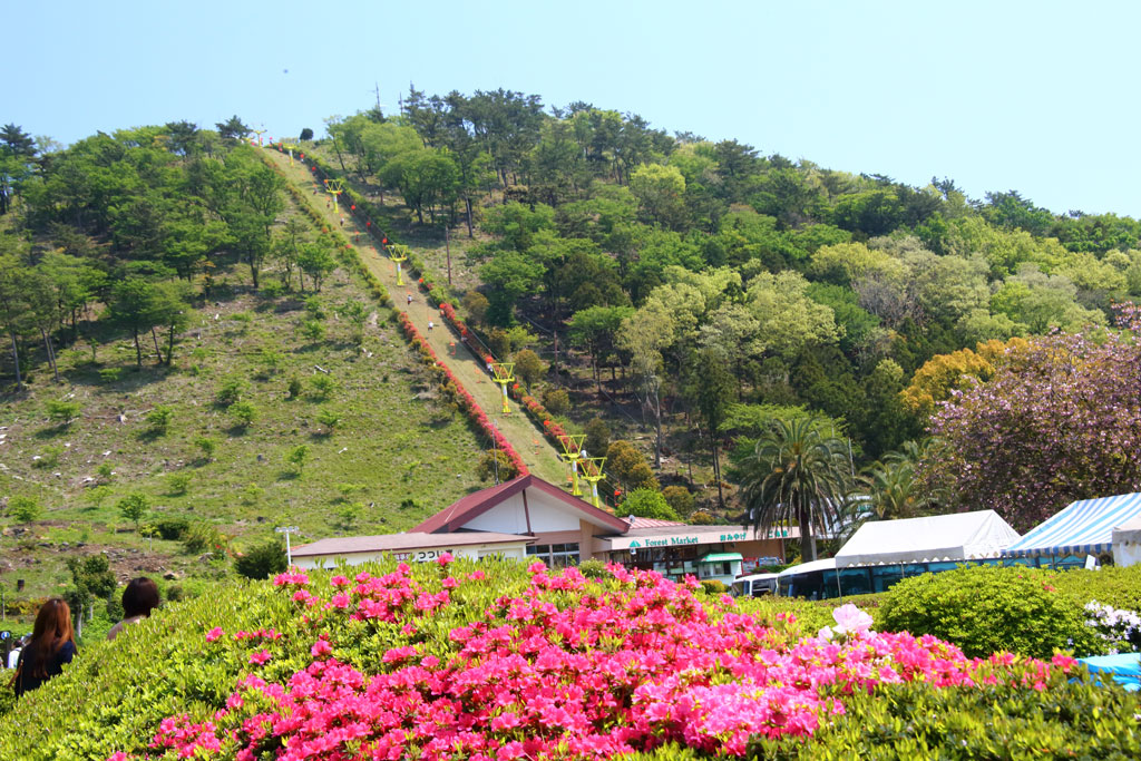 伊東市「小室山」小室山リフトを望む