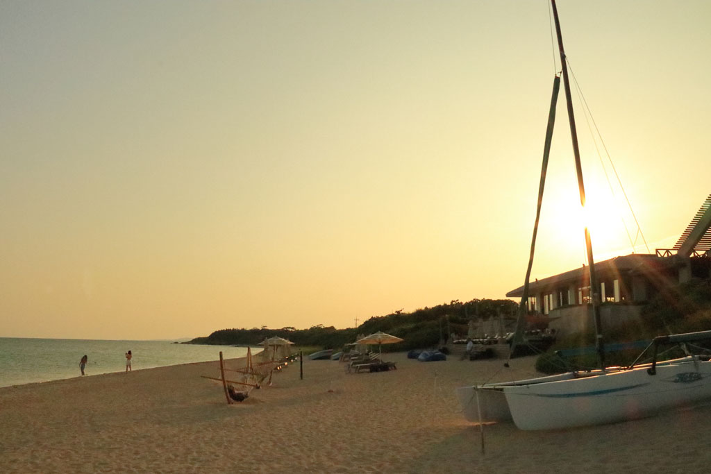 八重山諸島「小浜島」夕暮れのビーチ