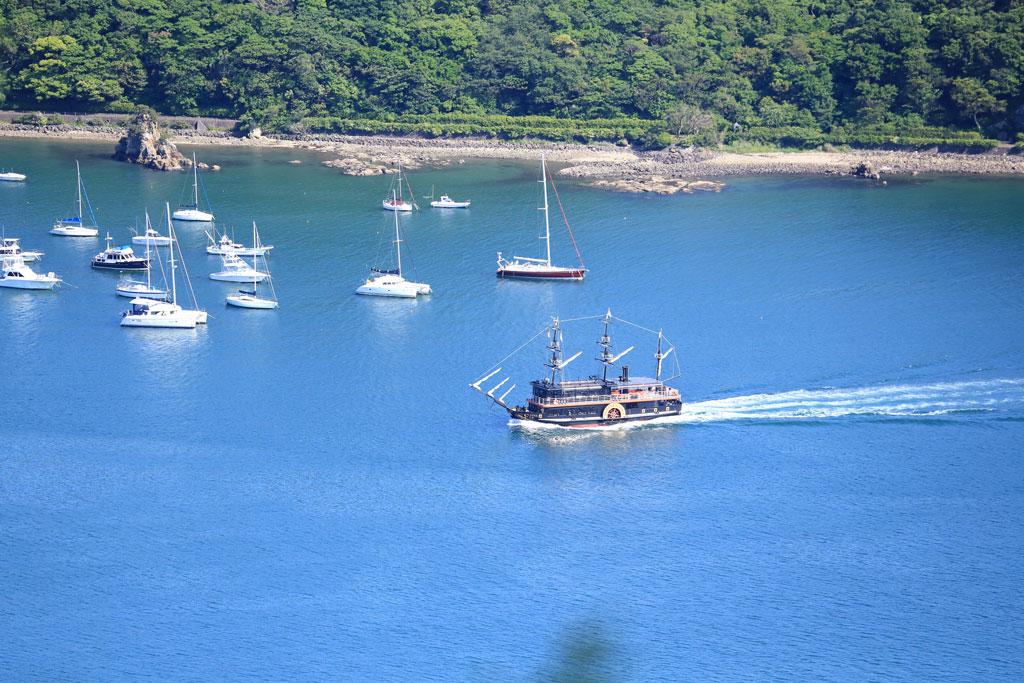 下田市「寝姿山ロープウェイ」眼下の黒船遊覧船