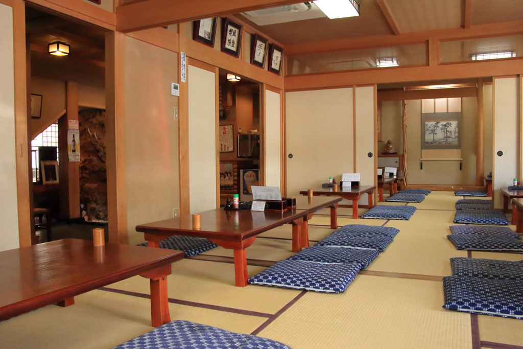 長野県諏訪市蕎麦店「長野 八洲（やしま）」広い座敷席