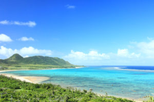 石垣島「玉取崎展望台」眼下に広がるサンゴ礁の海