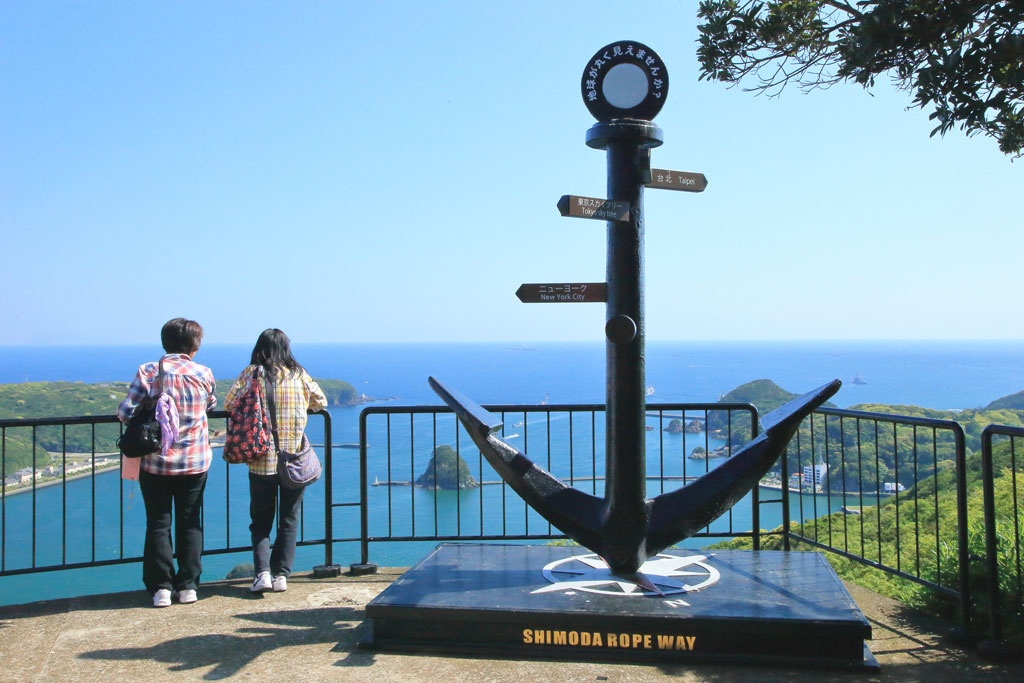 下田市「寝姿山ロープウェイ」寝姿山山頂から伊豆七島を望む