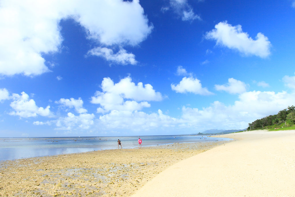 石垣島「米原海岸」広いビーチと子供２人
