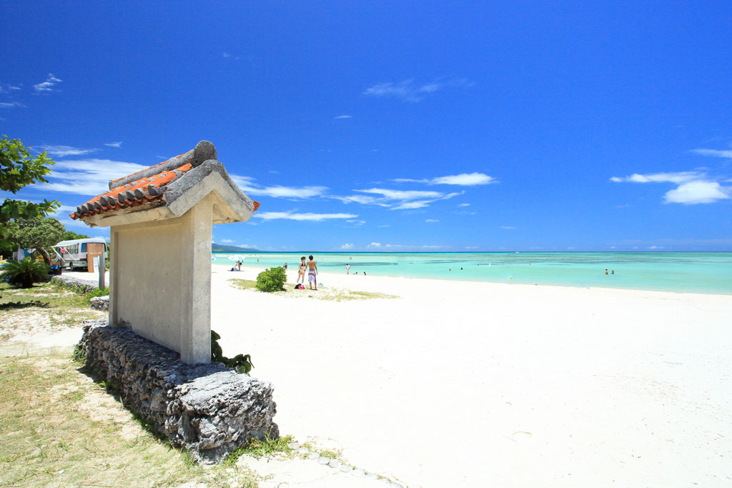 竹富島「コンドイビーチ」ビーチ入口に広がる南国風景