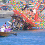 神奈川「貴船祭」珍しい祭り船の転覆光景