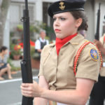 下田市「下田 黒船祭り」銃を捧げ持つ若き女性