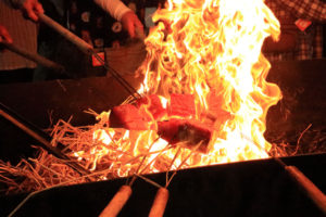 四国周遊「桂浜・坂本龍馬像」カツオたたき用の藁焼き
