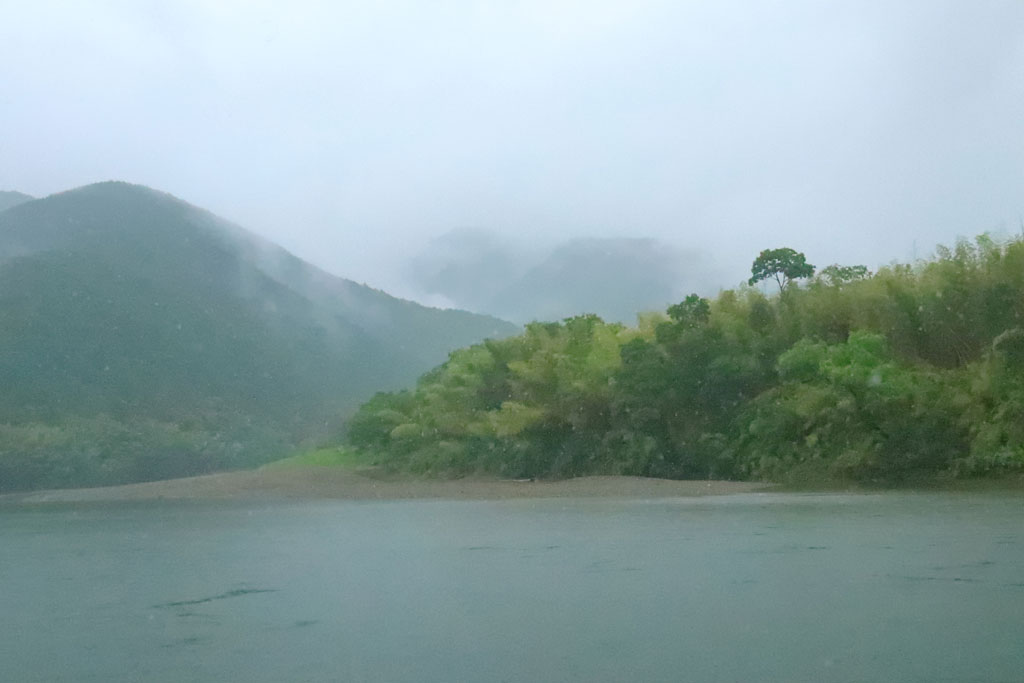 四国周遊「四万十川遊覧」霧に霞む山間と四万十川