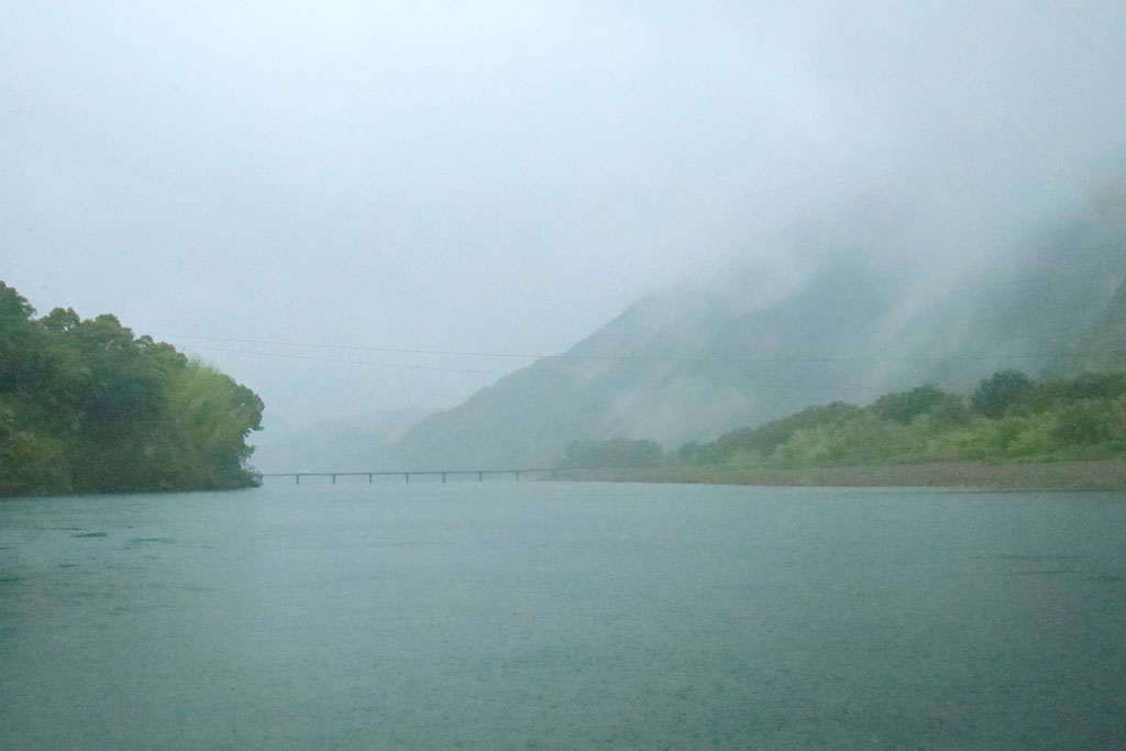 四国周遊「四万十川遊覧」小雨に煙る四万十川