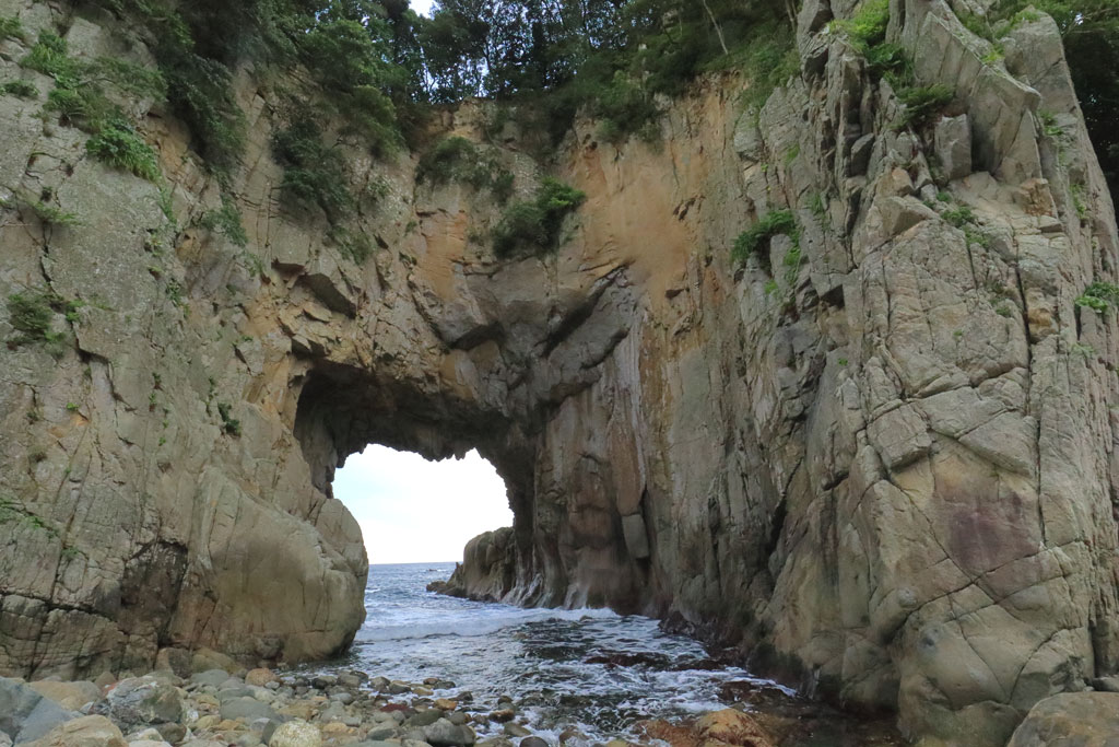 四国周遊「足摺岬」海に開いた「白山洞門」