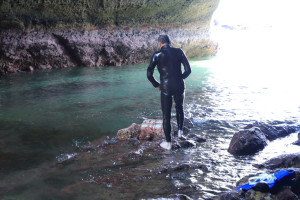 南伊豆「龍宮窟の海洞穴」でサザエを採る