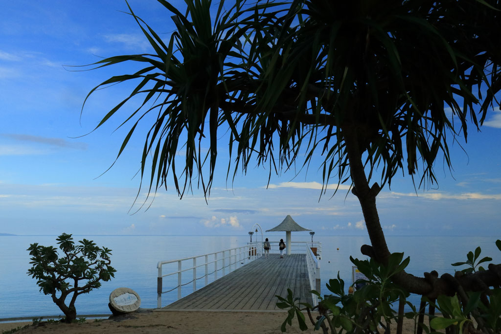 石垣島「フサキビーチ」早朝のビーチ桟橋