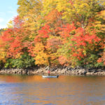 四季の風景「福島県松原湖」湖面に映える紅葉風景